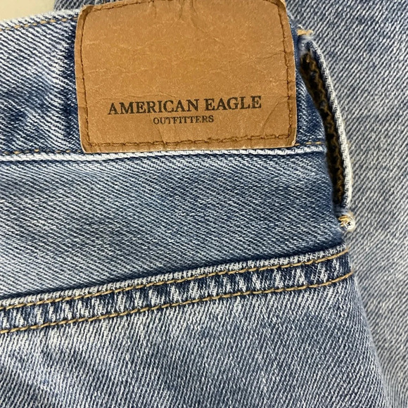 American Eagle Women’s Mom Jeans Hi Rise Straight Destroyed Faded Size 14 X-long - Picture 10 of 14